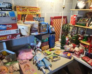 Lots of vintage toys, dolls wood puzzles, vintage Star Wars...