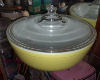 Pyrex Yellow Primary Bowl W/ RARE Glass Lid (Yes, it's a Pyrex lid!)