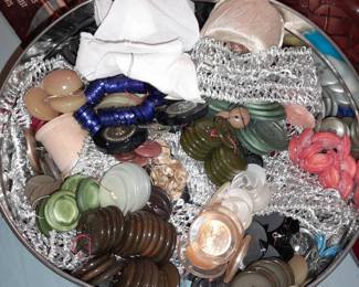 Vintage Tin Of Buttons
