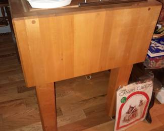 FABULOUS Wooden Butcher Block Table (Nice And Clean!)