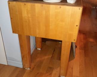 FABULOUS Wooden Butcher Block Table (Nice And Clean!)