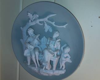 Hanging 3D Ceramic Figural Plate