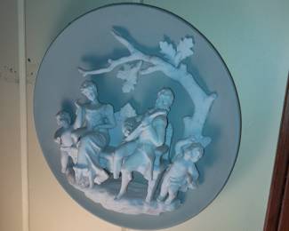 Hanging 3D Ceramic Figural Plate
