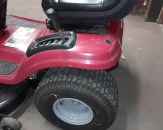 Craftsman Lawn Tractor Lawnmower YS4500 (21.0 HP, 42" Mower, Electric Start, 6 Speed Transaxle, Model No. 917.28721)