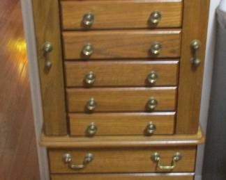 Standalone Jewelry Box