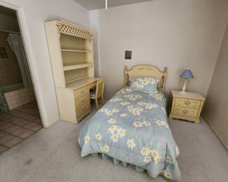 Selling entire bedroom sets from $175-250