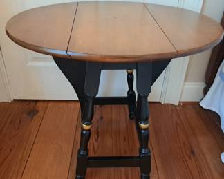Drop leaf side table