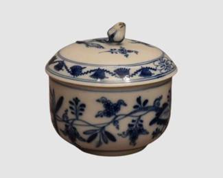 80. Meissen Hutschenreuther Blue Onion Pattern Sugar Bowl
