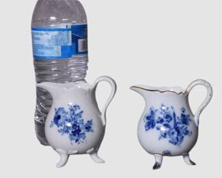 108. Meissen Blue Onion Creamers
