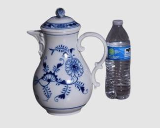 151. Meissen Blue Onion Coffee Pot