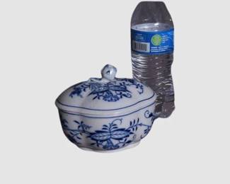 154. Meissen Blue Onion Lidded Jewelry Trinket Box
