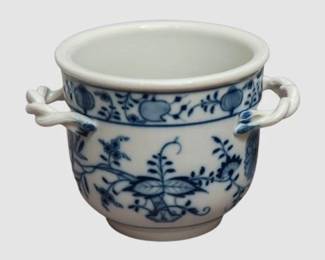 181. Antique Porcelain Meissen Blue Onion Crossed Swords Jardinire