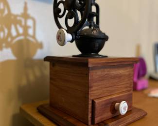 Antique Vintage Style Manual Coffee Grinder Coffee Bean Mill Hand Crank Black