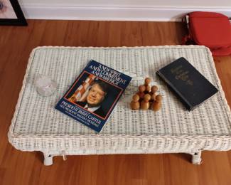 there is a matching settee that goes with this table