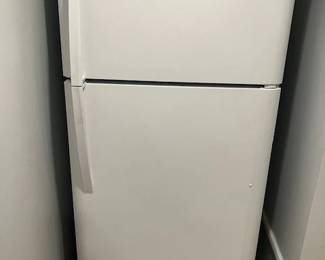 Kenmore 18.4 Cu Ft With Icemaker. Excellent Condition