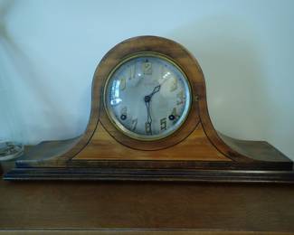 INGRAHAM MARKLE CLOCK WITH KEY AND PEDNULUM