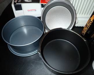 BAKING PANS