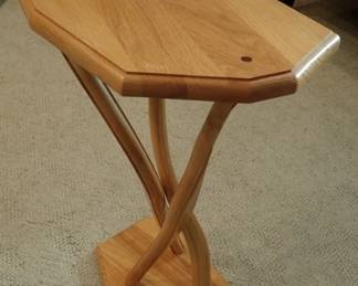 TURNED LEG SM TABLE