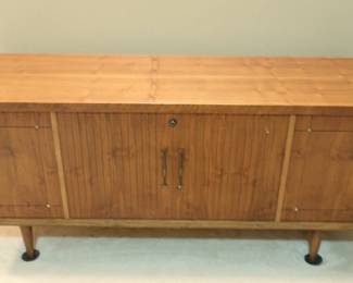 LANE CEDAR CHEST GREAT DETAIL ON LEGS