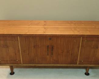 LANE CEDAR CHEST GREAT DETAIL ON LEGS
