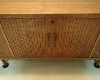 LANE CEDAR CHEST GREAT DETAIL ON LEGS