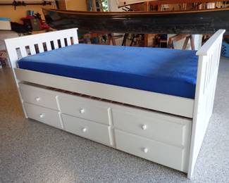 DAY BED W/DRAWERS