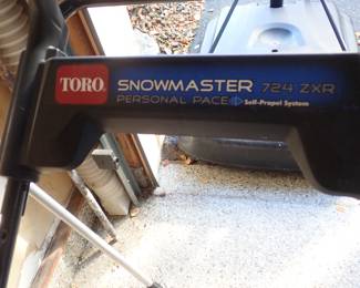 TORO 1000 SNOW SERIES - SNOWMASTER 724 ZXR PERSONAL PACE  MODEL 36001