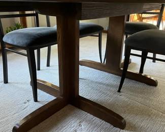 DOUBLE PED BASE ON TABLE