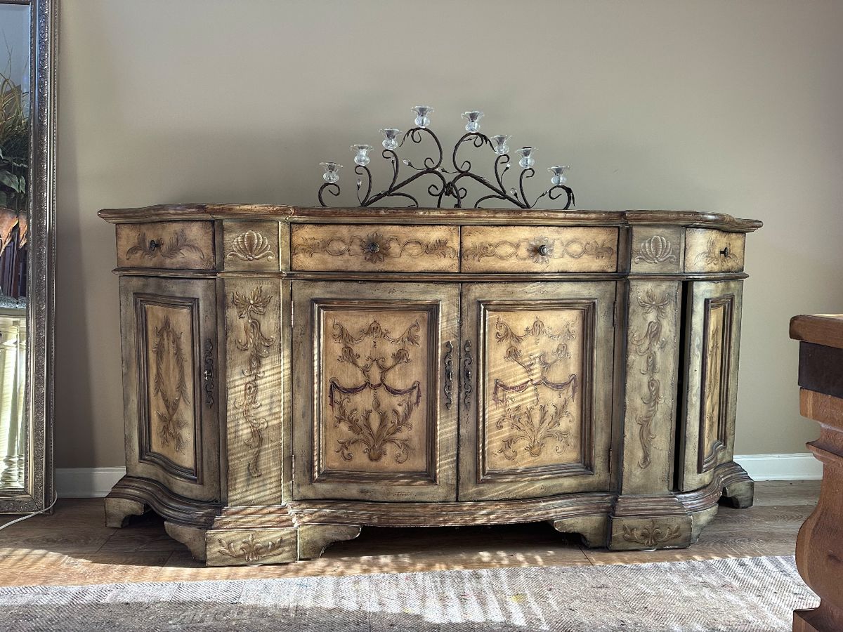 Classy CLARKSTON Estate Sale in Clarkston, MI starts on 11/3/2023