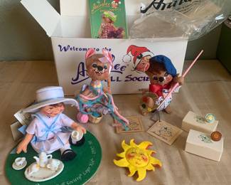 LOADS of Annalee dolls, extremely clean, well cared for, and from pet/smoke free estate