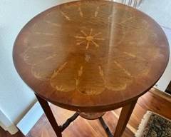18" WOOD TABLE WITH INLAY