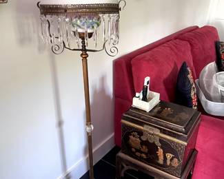ANTIQUE FLOOR LAMP