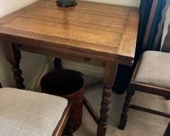 ANTIQUE TOBACCO TWIST TABLE PULL OUT LEAVES AND FOUR CHAIRS