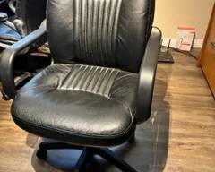 LARGE OFFICE CHAIR