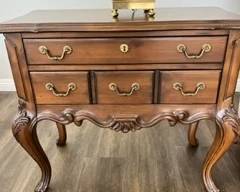 SMALL FRENCH ACCENT TABLE