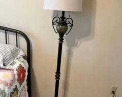 METAL FLOOR LAMP