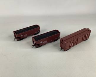 Accurail HO Scale Model Railroad Kits #3367 and #2404