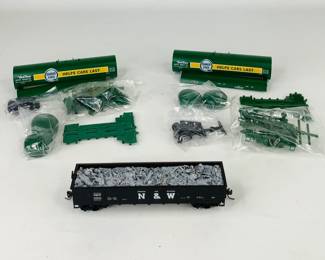 Roundhouse HO Scale Model Railroad Kits #1086 and #1392