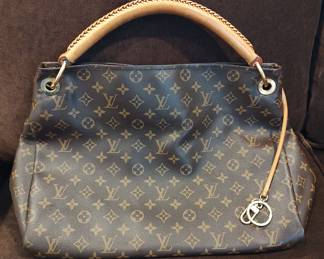 Louis Vuitton handbag in excellent condition 