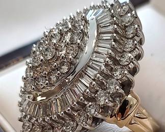 Diamond ring About 5.5 ctw