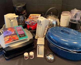 "Vast Vintage Vibes: Part 2" in Grovetown, GA Starts Closing Sun 9/24 8pm. Pickup is Tue 9/26 3-6pm. Please click here to view more photos, descriptions, and current bids:&nbsp;https://ctbids.com/estate-sale/24163