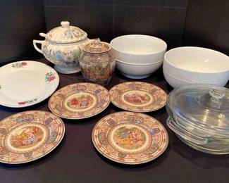 "Vast Vintage Vibes: Part 2" in Grovetown, GA Starts Closing Sun 9/24 8pm. Pickup is Tue 9/26 3-6pm. Please click here to view more photos, descriptions, and current bids:&nbsp;https://ctbids.com/estate-sale/24163