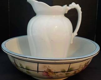 "Vast Vintage Vibes: Part 2" in Grovetown, GA Starts Closing Sun 9/24 8pm. Pickup is Tue 9/26 3-6pm. Please click here to view more photos, descriptions, and current bids:&nbsp;https://ctbids.com/estate-sale/24163