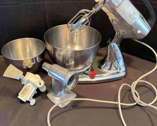 "Vast Vintage Vibes: Part 2" in Grovetown, GA Starts Closing Sun 9/24 8pm. Pickup is Tue 9/26 3-6pm. Please click here to view more photos, descriptions, and current bids:&nbsp;https://ctbids.com/estate-sale/24163