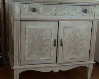 Lexington Ribbon Bed Side Table 