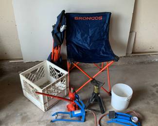  Car Jacks and Foot Pumps
