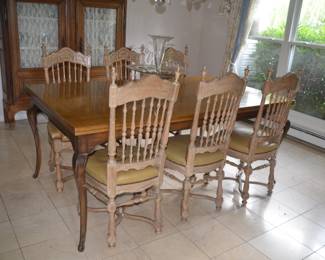 Dining Table Leafs stored inside table 6 Vintage Dining Chairs leather seat.