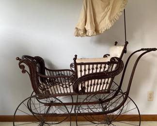 009 Antique Baby Carriage