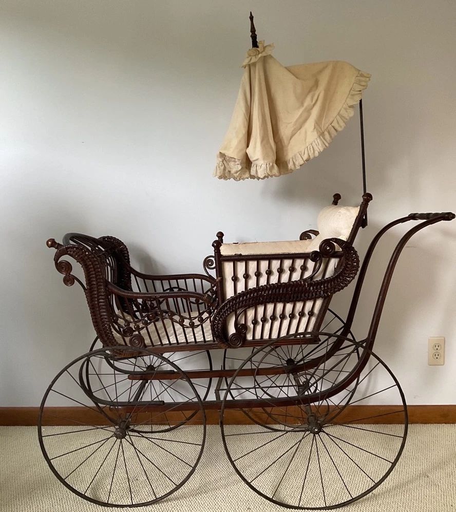 009 Antique Baby Carriage