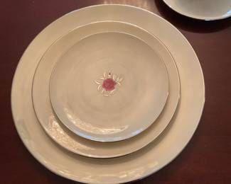 GORGEOUS LENOX ROSELYN SERVICE FOR 12